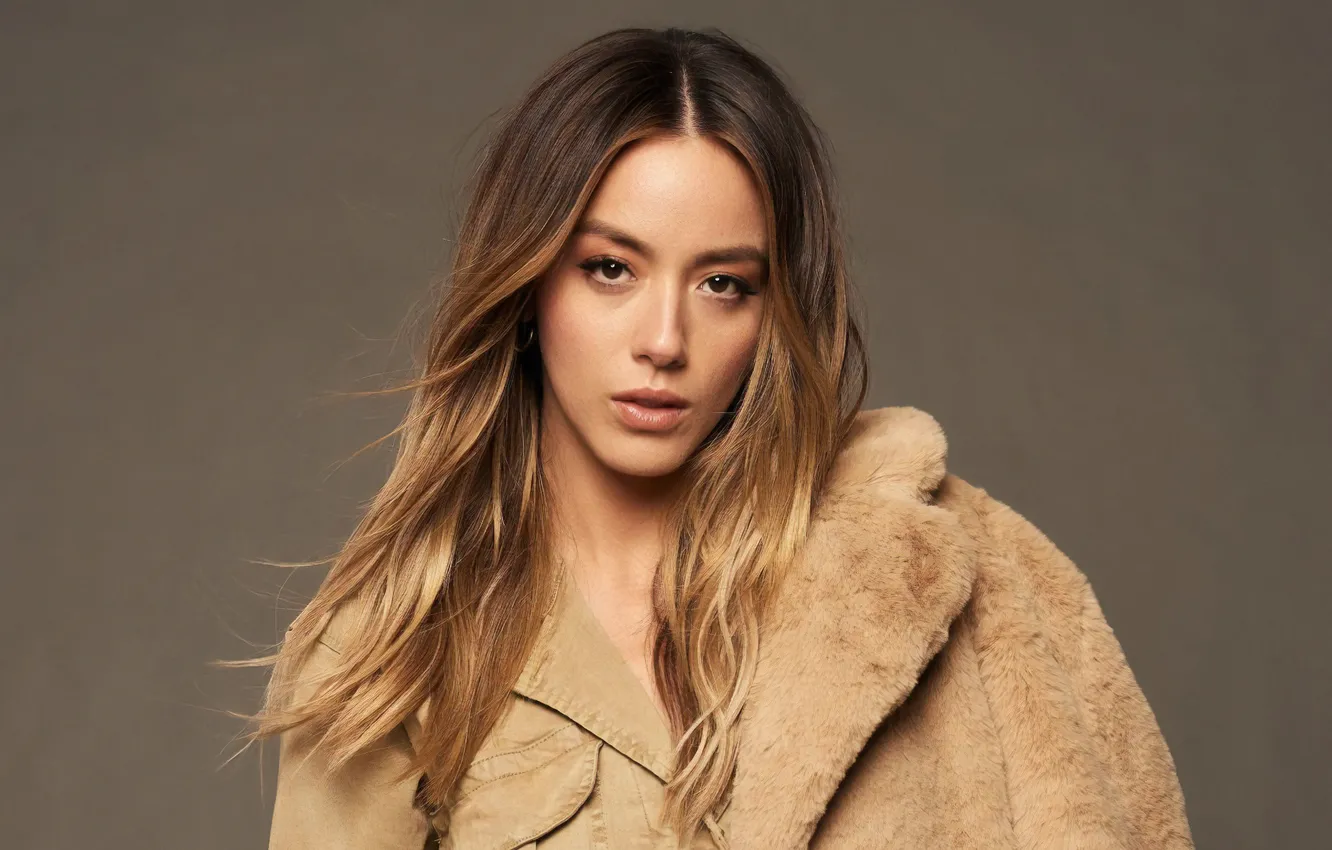 Фото обои взгляд, девушка, волосы, портрет, Chloe Bennet