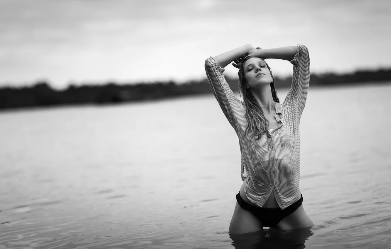Фото обои вода, девушка, озеро, трусики, фигура, рубашка
