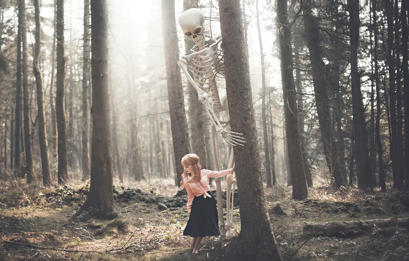 Фото обои лес, девушка, череп, скелет, Victoria Cadisch