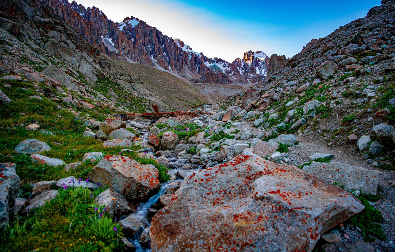 Фото обои горы, ручей, камни, Киргизия
