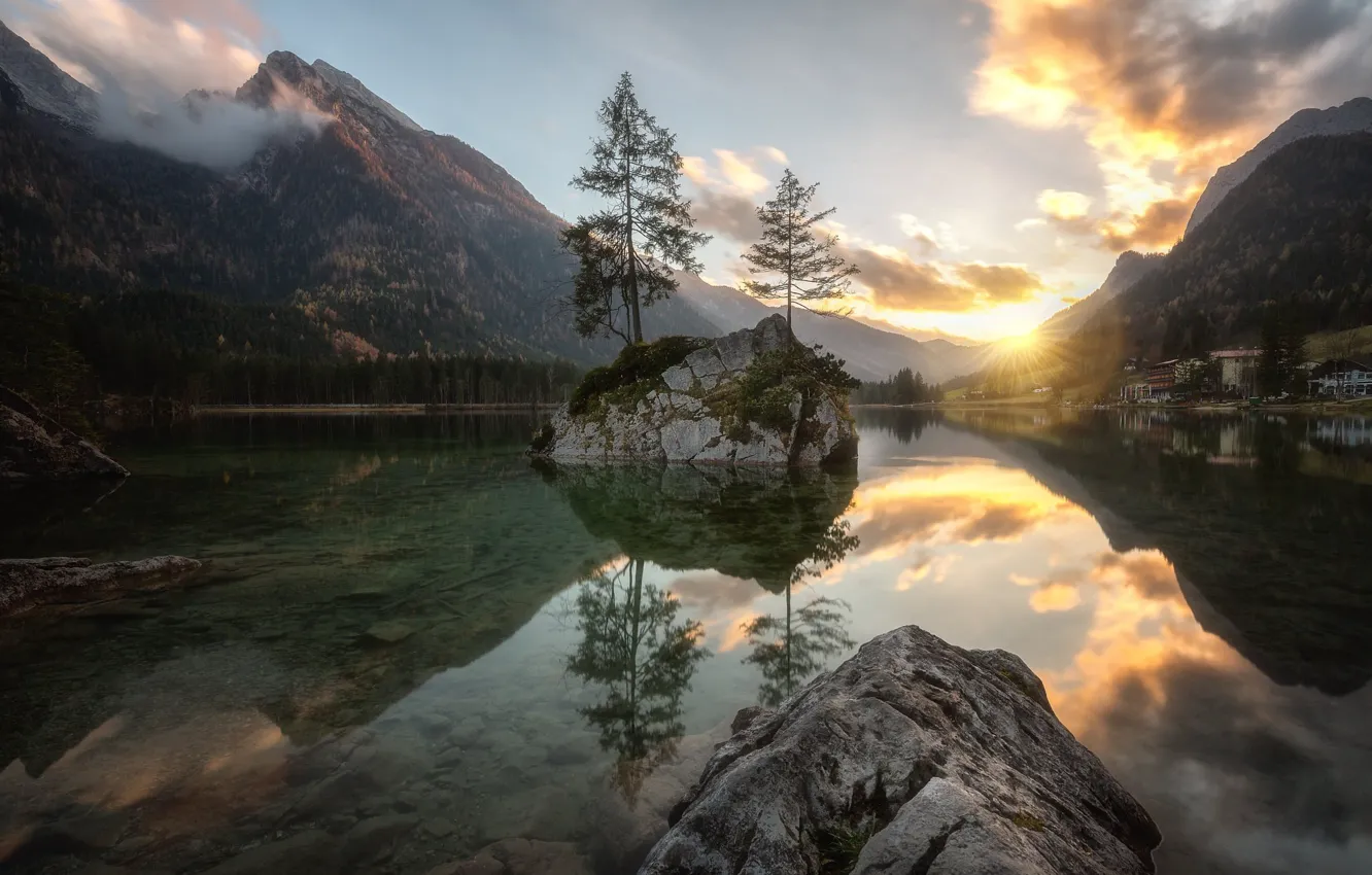 Фото обои вода, солнце, облака, деревья, пейзаж, горы, природа, озеро