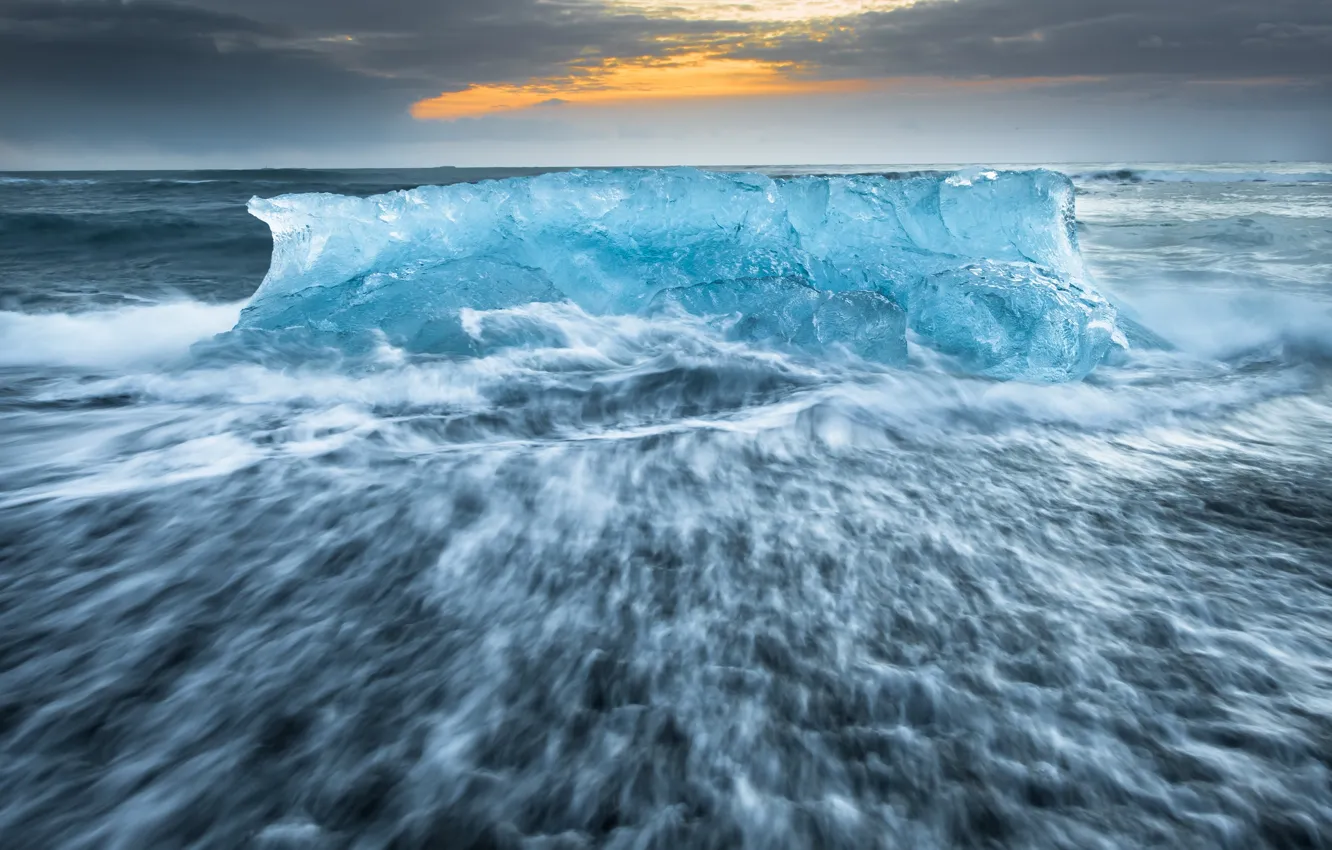 Фото обои лед, зима, море, волны, небо, голубой, берег, кусок льда