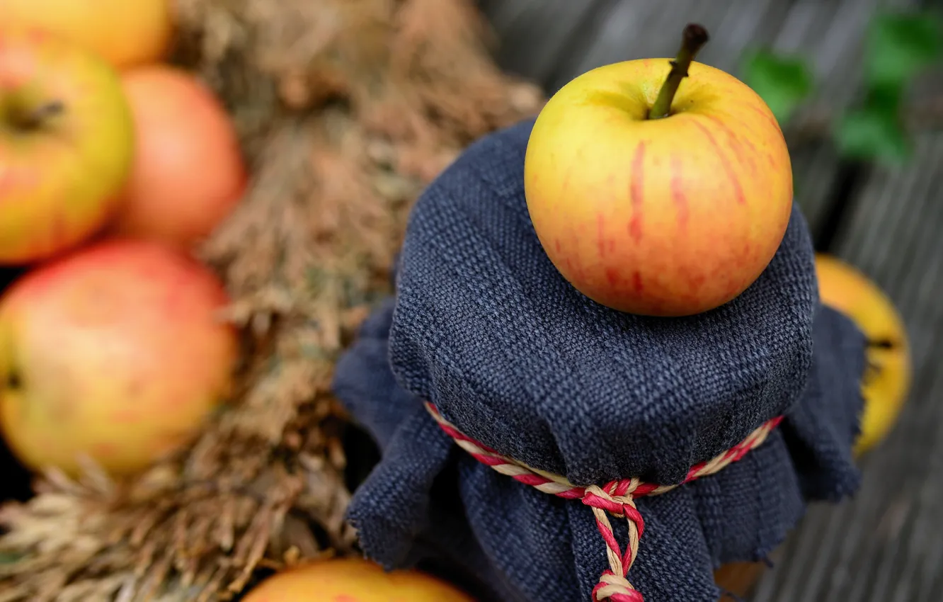 Фото обои яблоки, банка, боке, варенье