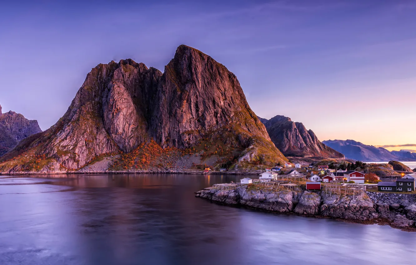 Фото обои пейзаж, горы, природа, скалы, вечер, Норвегия, домики, сумерки
