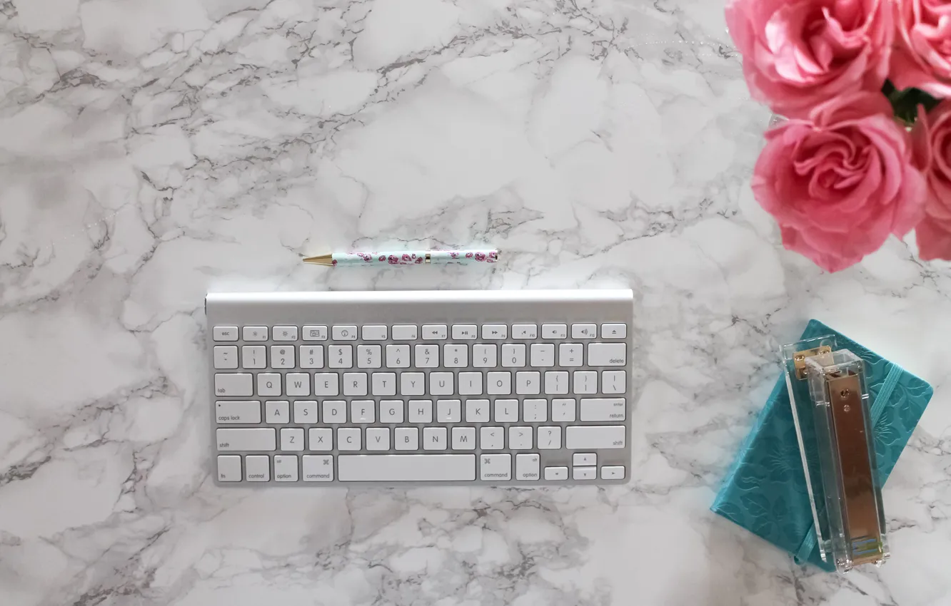 Фото обои розы, ручка, блокнот, pink, flowers, roses, keyboard, marble