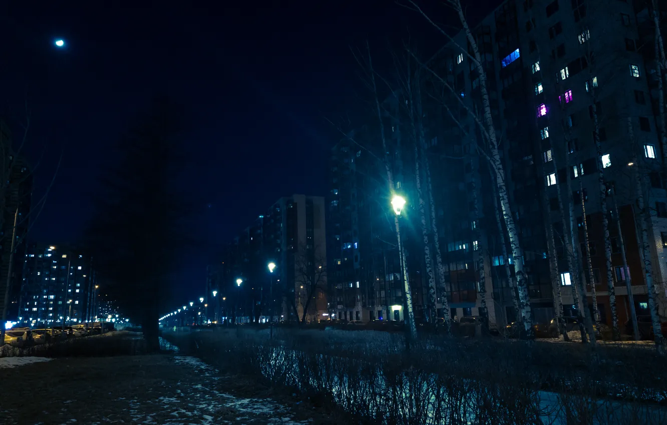 Фото обои ночь, город, луна, здания, дома, фонари, Россия, архитектура