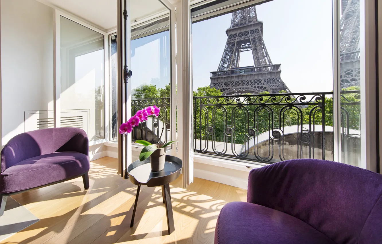 Фото обои комната, интерьер, кресла, Paris, France, гостиная, Posh Apartment in Paris, вид на Эйфелеву башню