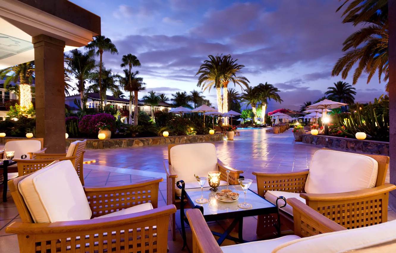 Фото обои пальмы, вечер, терраса, приморский отель