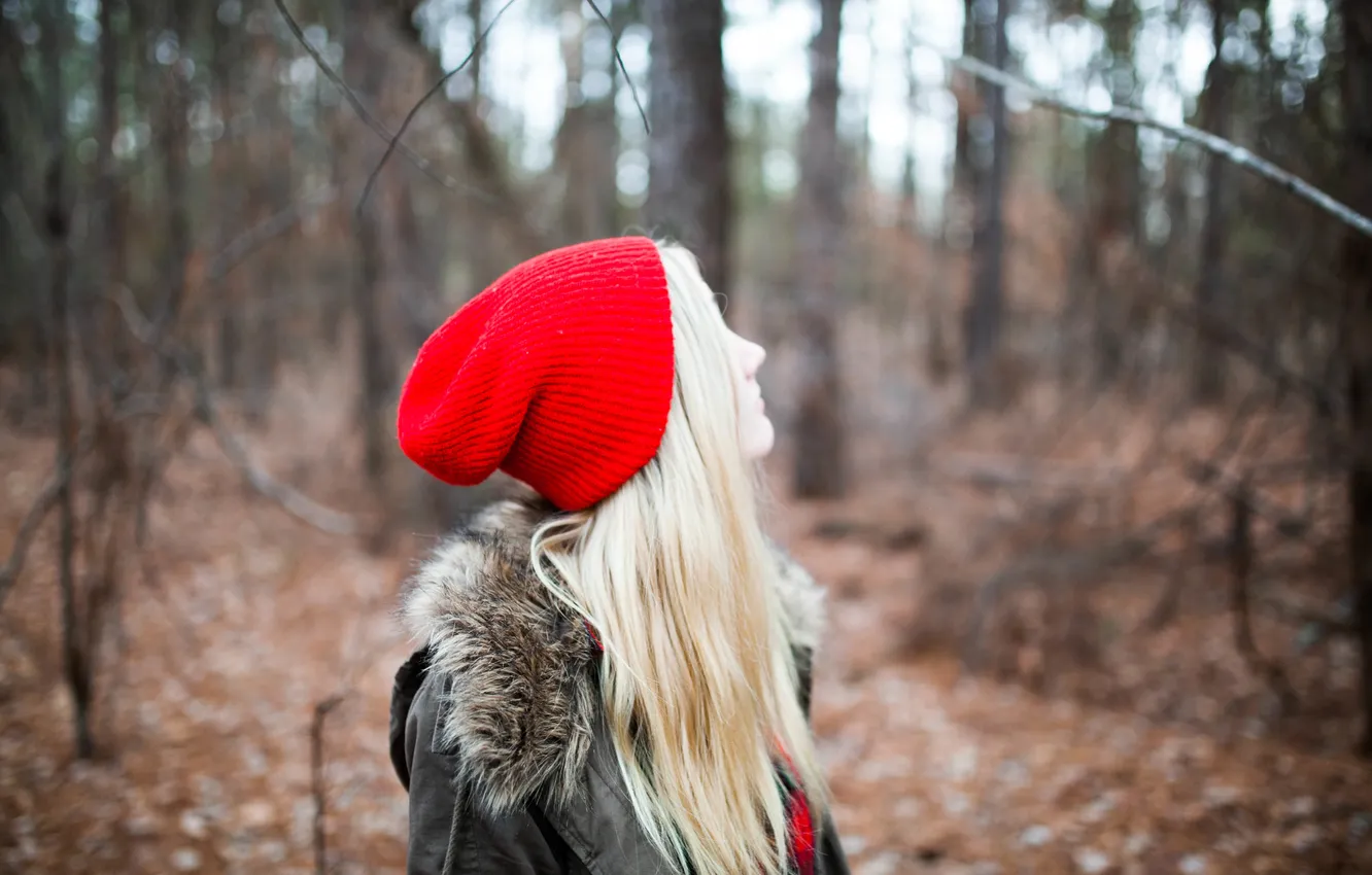 Фото обои осень, шапка, блондинка, красная