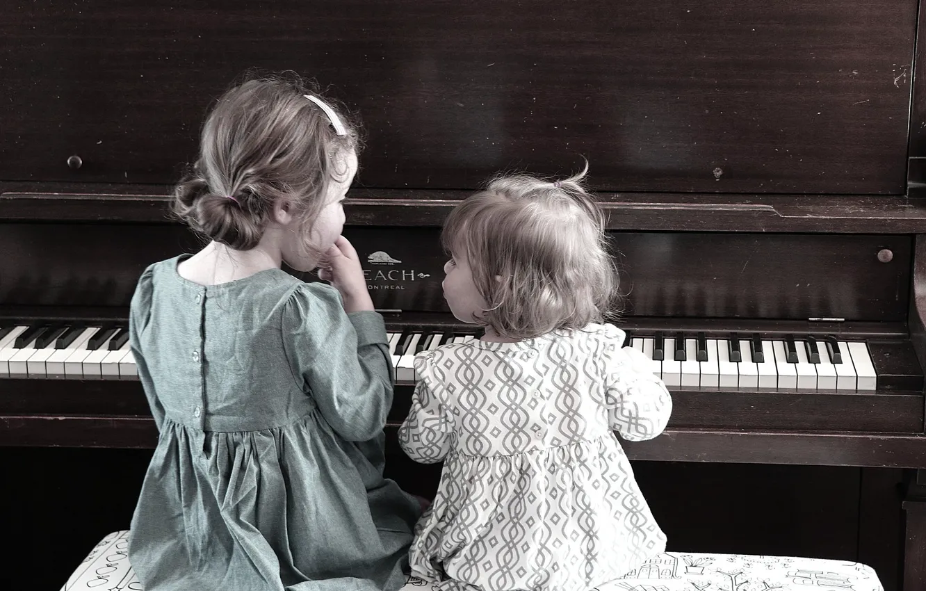 Фото обои девочки, пианино, сёстры