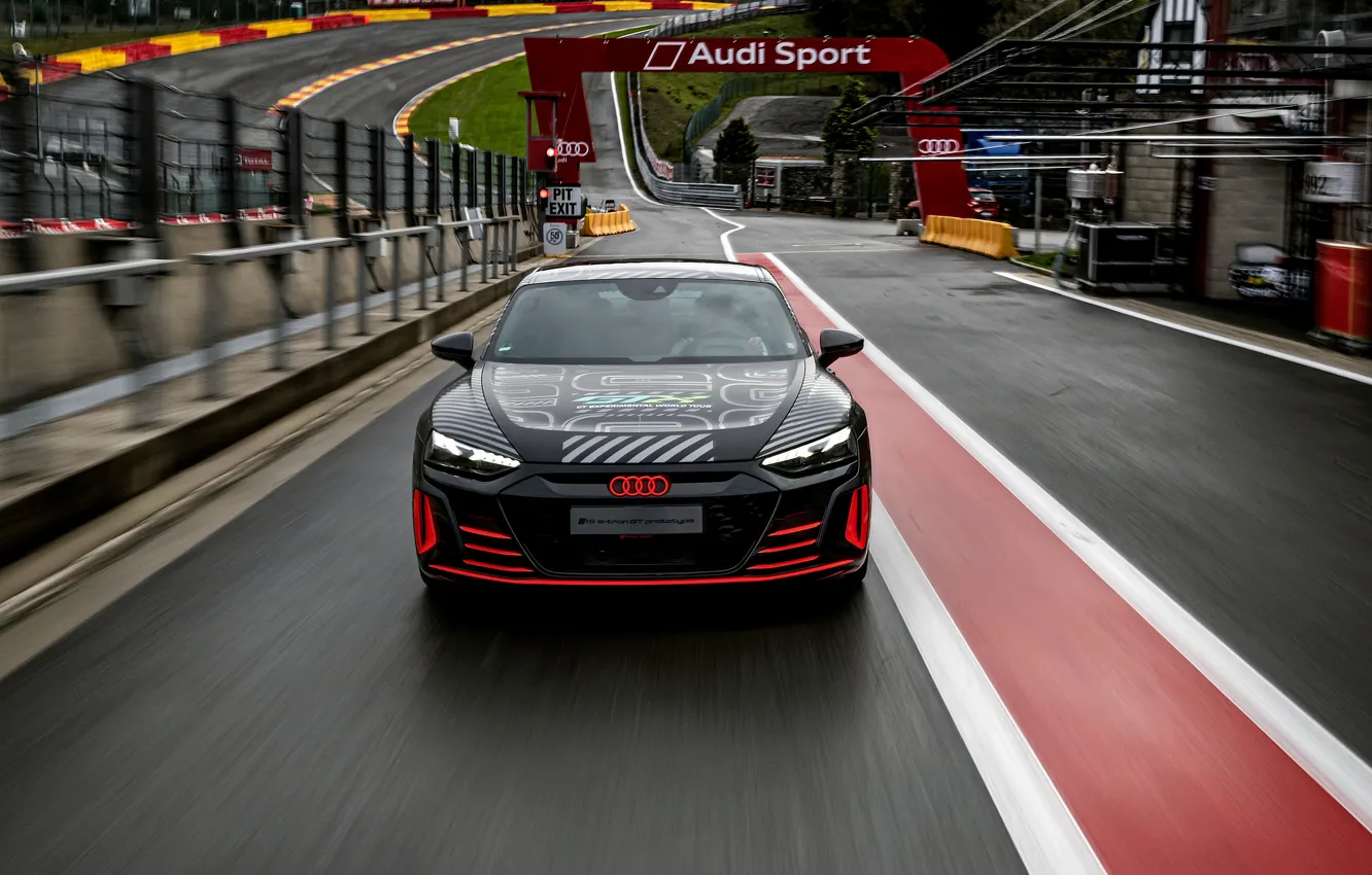 Фото обои Audi, купе, трасса, ограждение, вид спереди, 2020, RS e-Tron GT Prototype