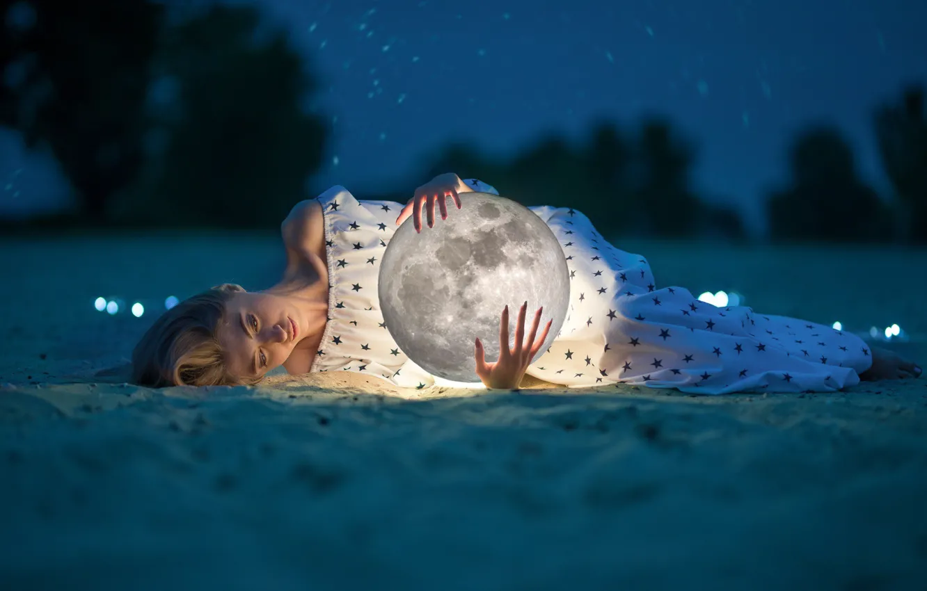 Фото обои девушка, поза, луна, вечер, платье
