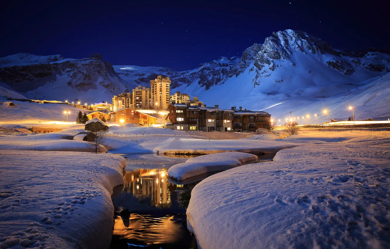 Фото обои зима, снег, горы, ночь, река, курорт, котеджи