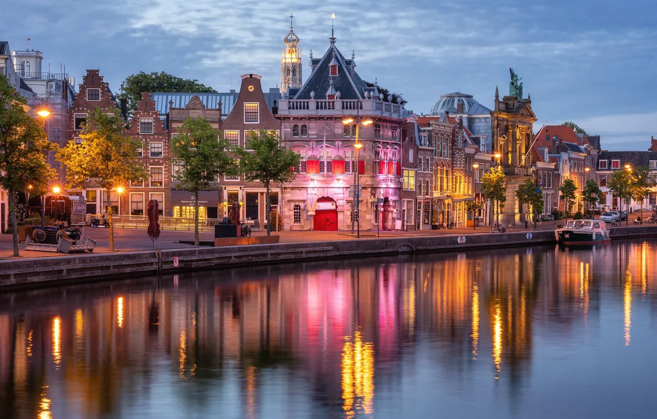 Фото обои город, здания, дома, вечер, освещение, фонари, канал, Нидерланды