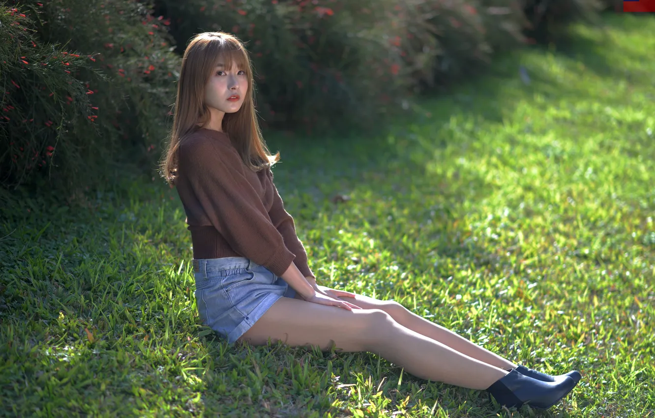 Фото обои girl, shorts, legs, beautiful, asian, cute, denim