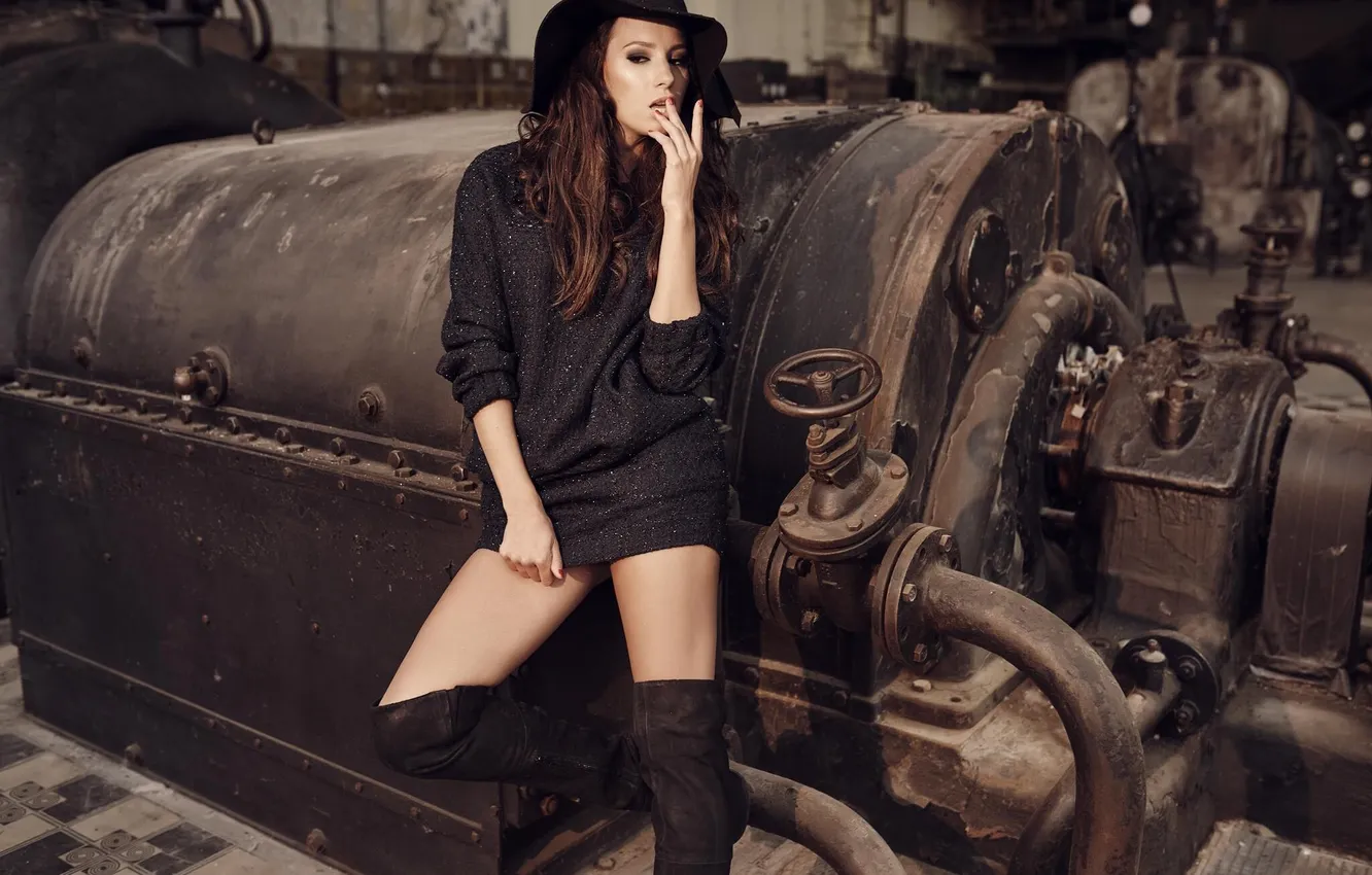 Фото обои hat, woman, beautiful, model, sweet, actress, boots, adorable