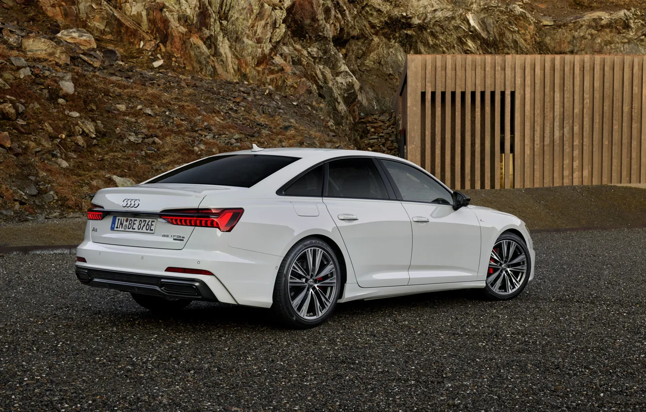 Фото обои белый, Audi, седан, гибрид, Audi A6, четырёхдверный, PHEV, 2020