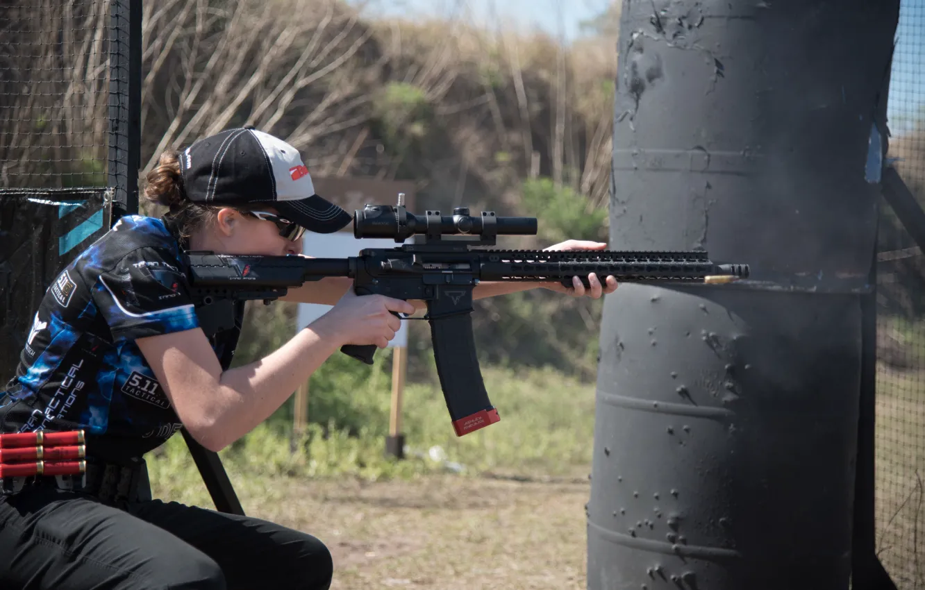 Фото обои gun, woman, precision, speed, competition, telescopic sight