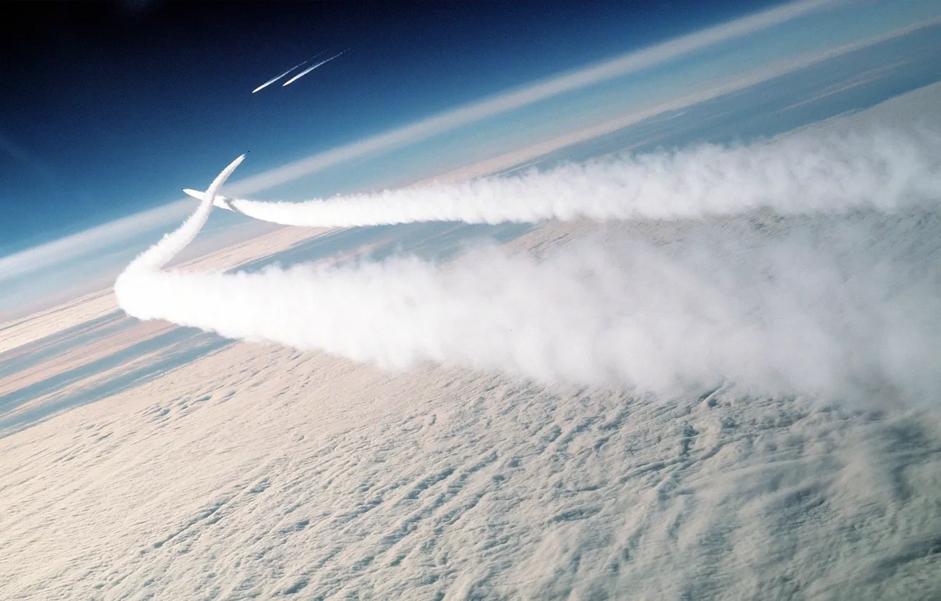 Фото обои небо, British Columbia, Two Soviet MiG-29