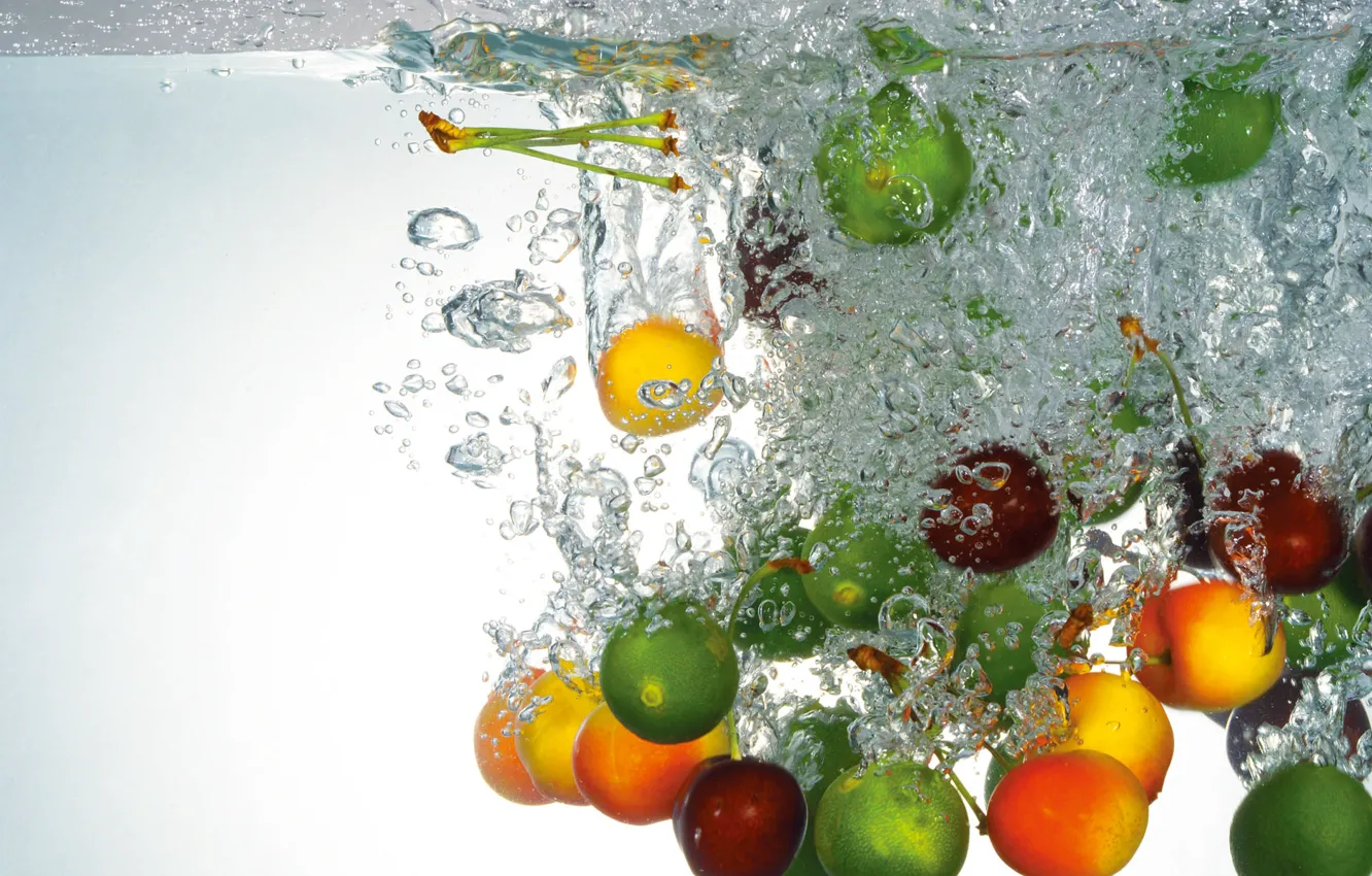 Фото обои вода, пузырьки, лайм, фрукты, черешня, лимоны, абрикосы