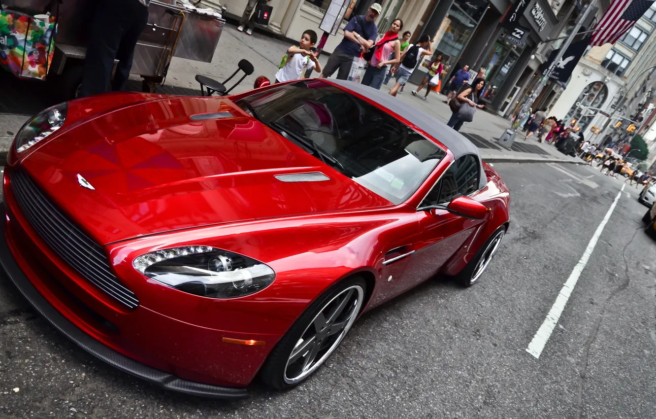 Фото обои Aston Martin, Roadster, Vantage, City, Red