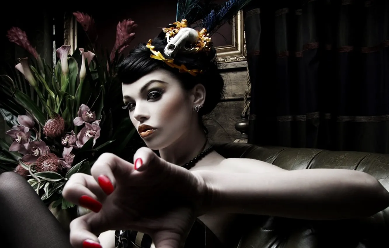 Фото обои skull, Vikki Blows, flowers, model, tattoo, brunette, piercing, nails