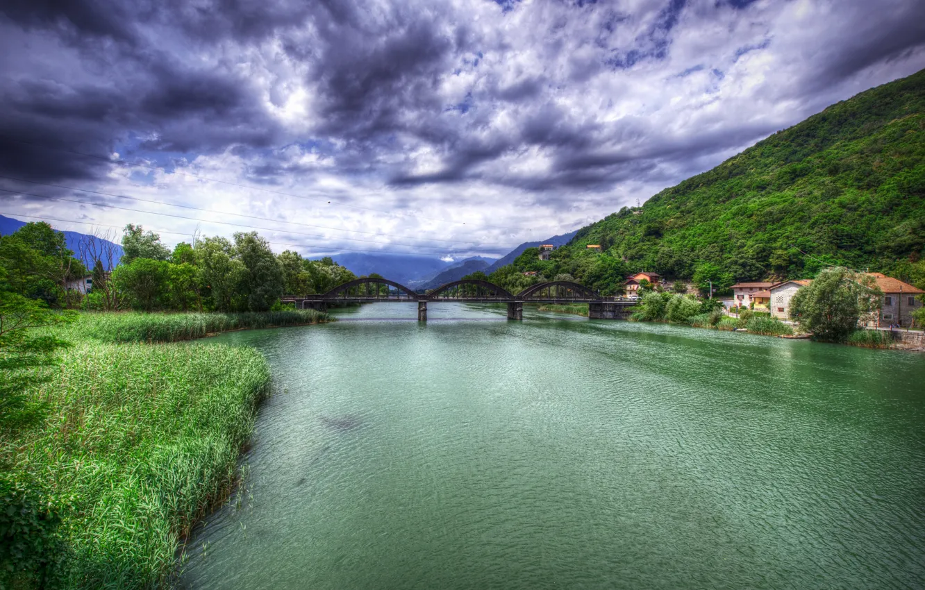 Фото обои зелень, лето, небо, облака, горы, мост, река, HDR