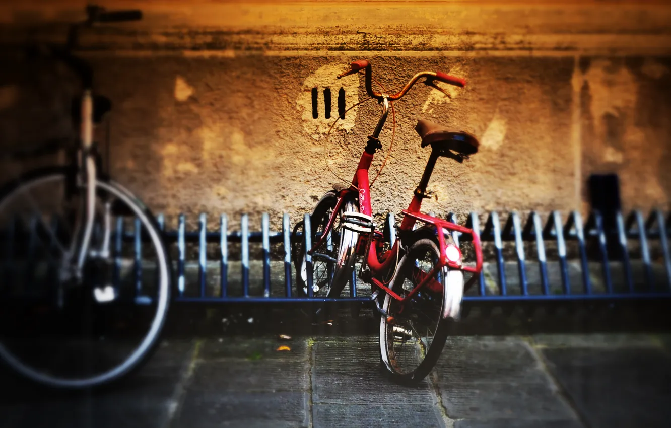 Фото обои велосипед, город, стоянка