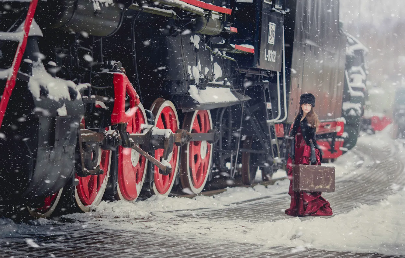 Фото обои зима, девушка, стиль, паровоз, чемодан, Анна Каренина, Анна Джибути