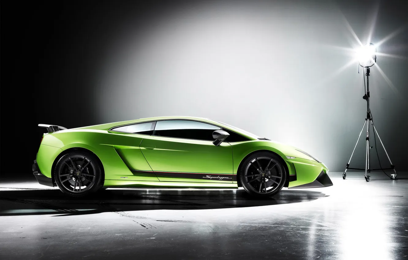 Фото обои ангар, зеленая, прожектор, Lamborghini-Gallardo