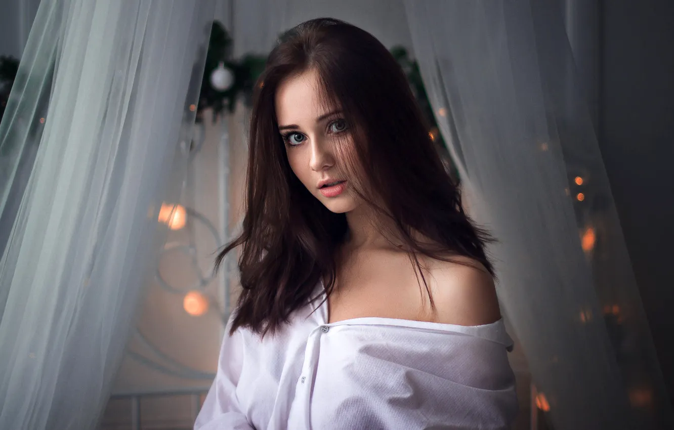 Фото обои взгляд, портрет, макияж, прическа, шатенка, красотка, в белом, Ivan Shcheglov