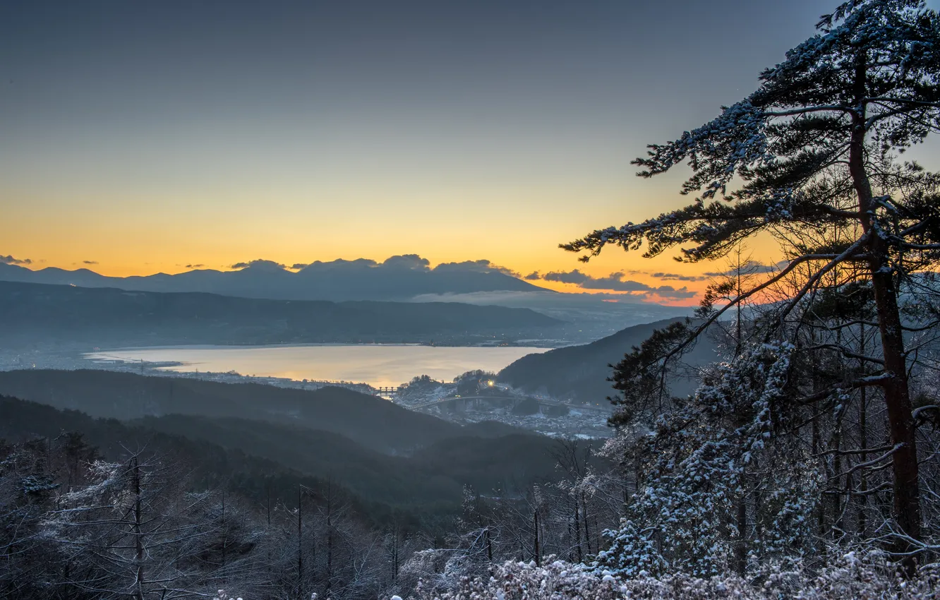 Фото обои деревья, горы, озеро, восход, рассвет, утро, Япония, панорама