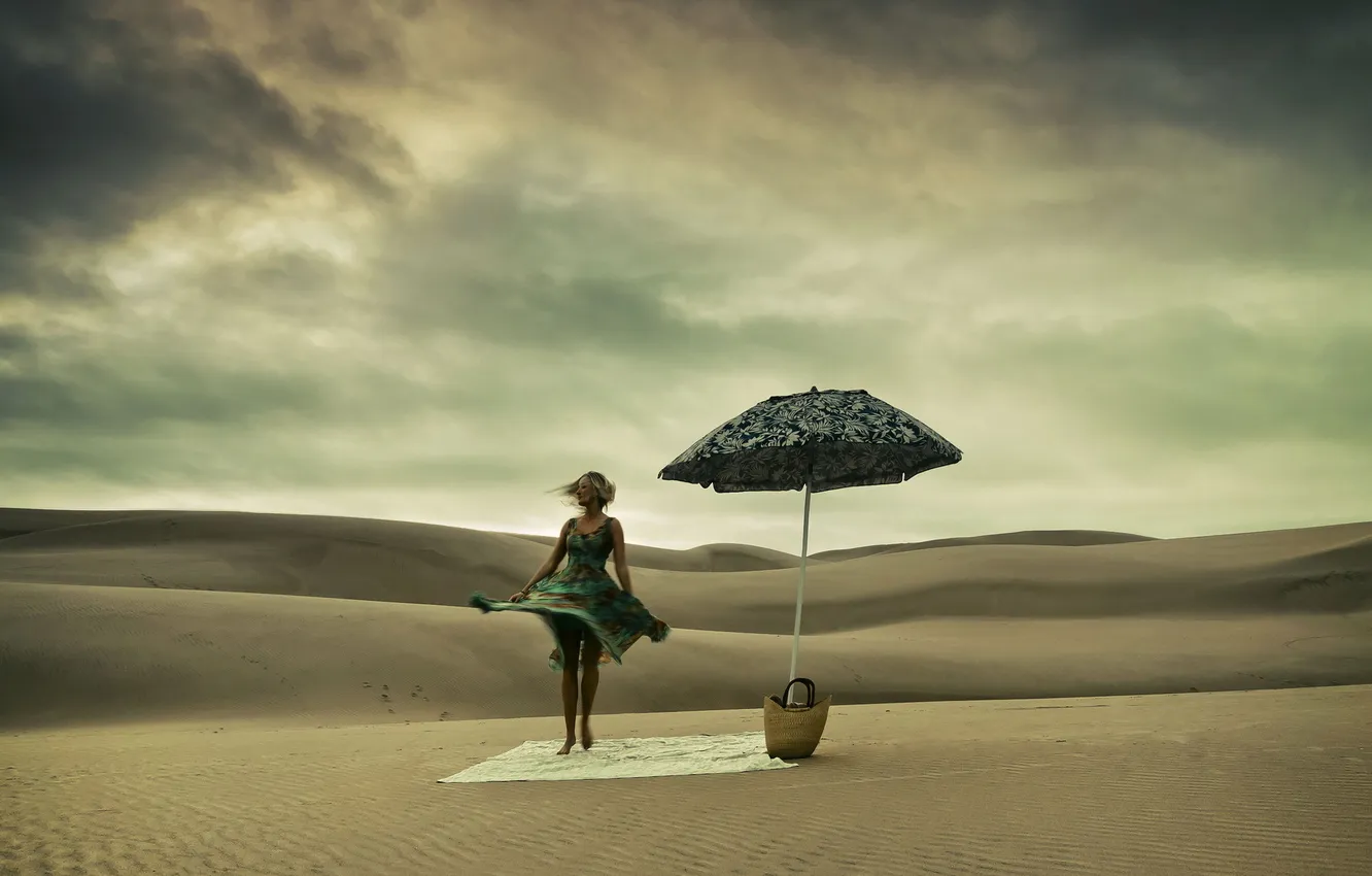 Фото обои девушка, пустыня, зонт