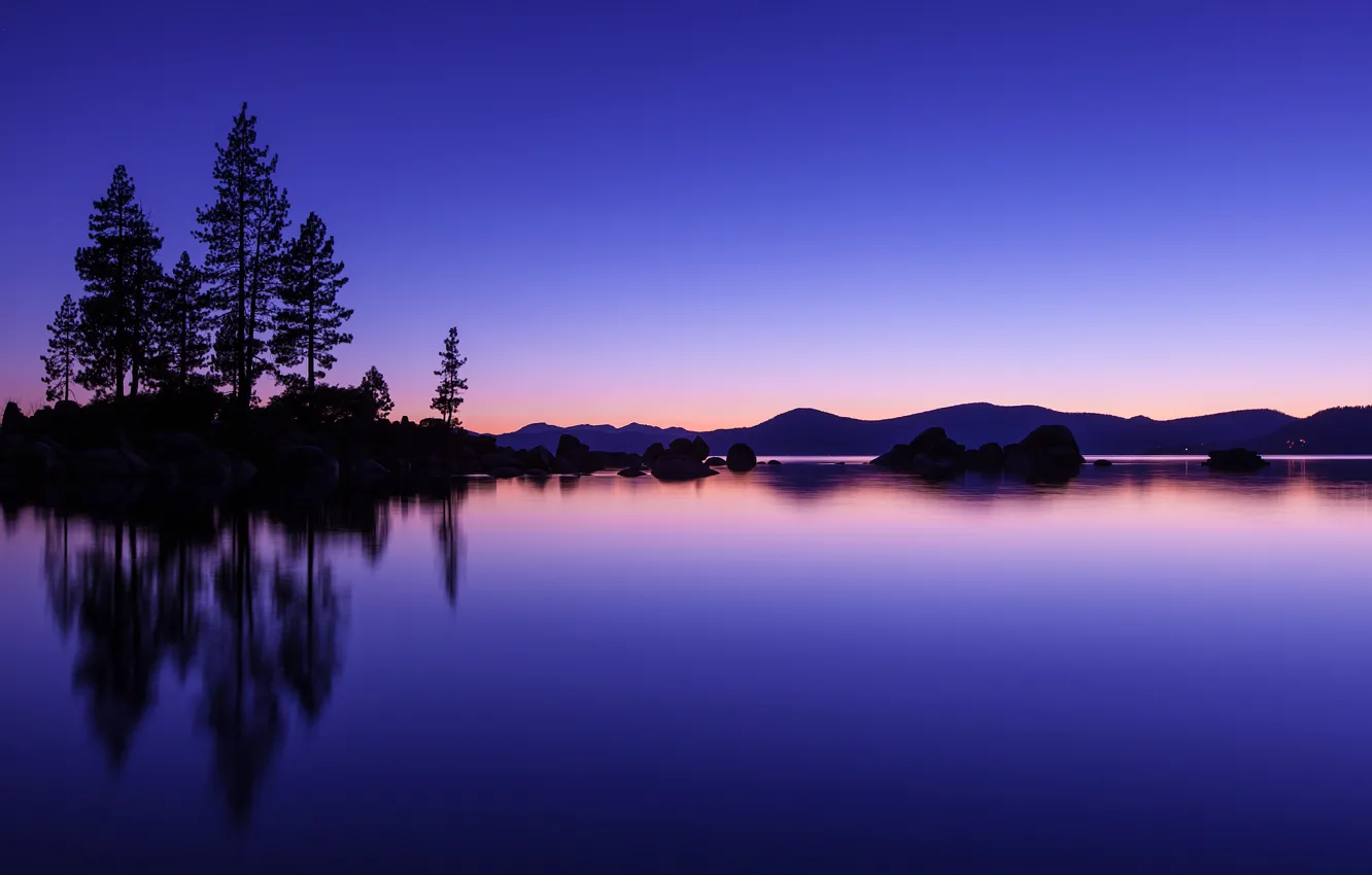 Фото обои небо, вода, деревья, закат, оранжевый, озеро, гладь, отражение