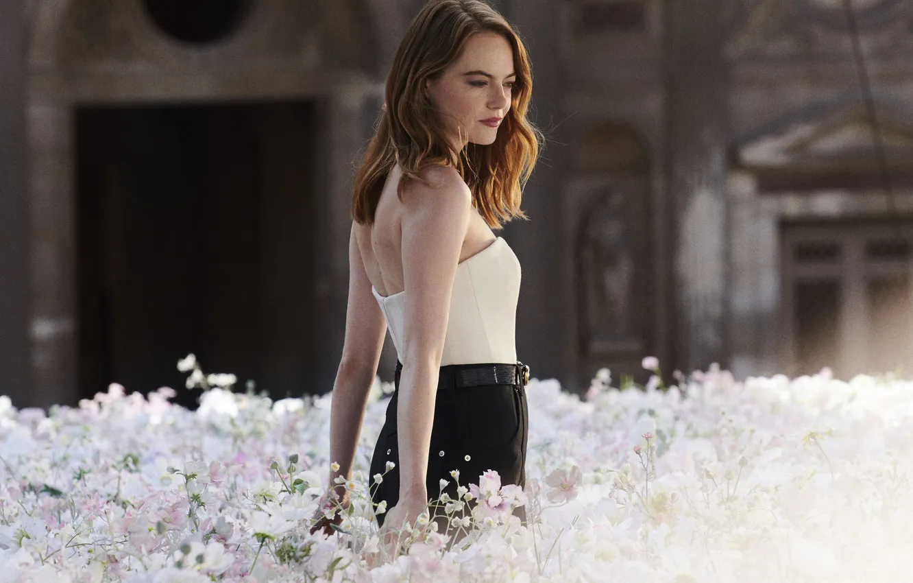 Фото обои цветы, модель, актриса, красотка, фотосессия, Louis Vuitton, Emma Stone, Эмма Стоун