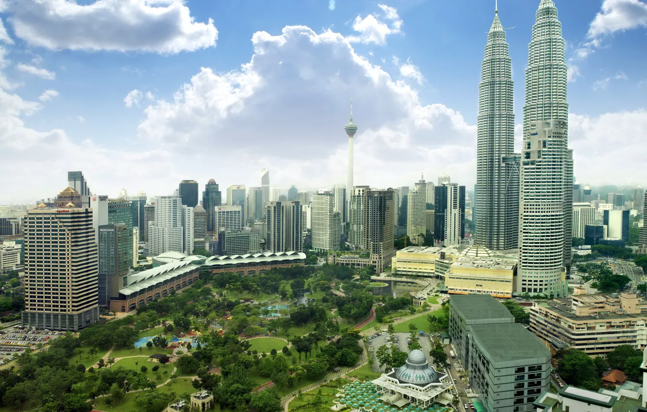 Фото обои небо, облака, парк, дома, небоскребы, панорама, Малайзия, Kuala Lumpur