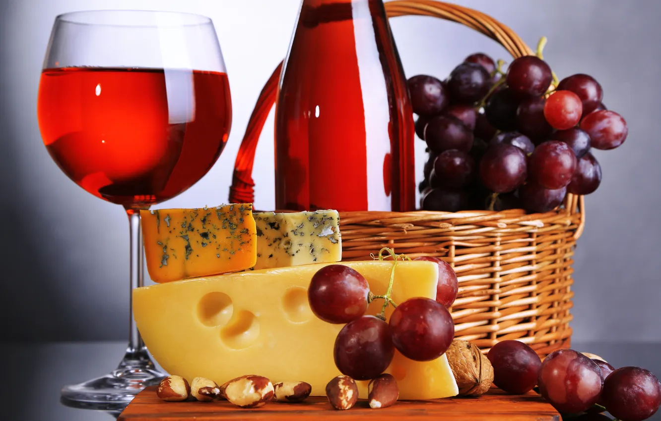 Фото обои вино, корзина, сыр, виноград, орехи