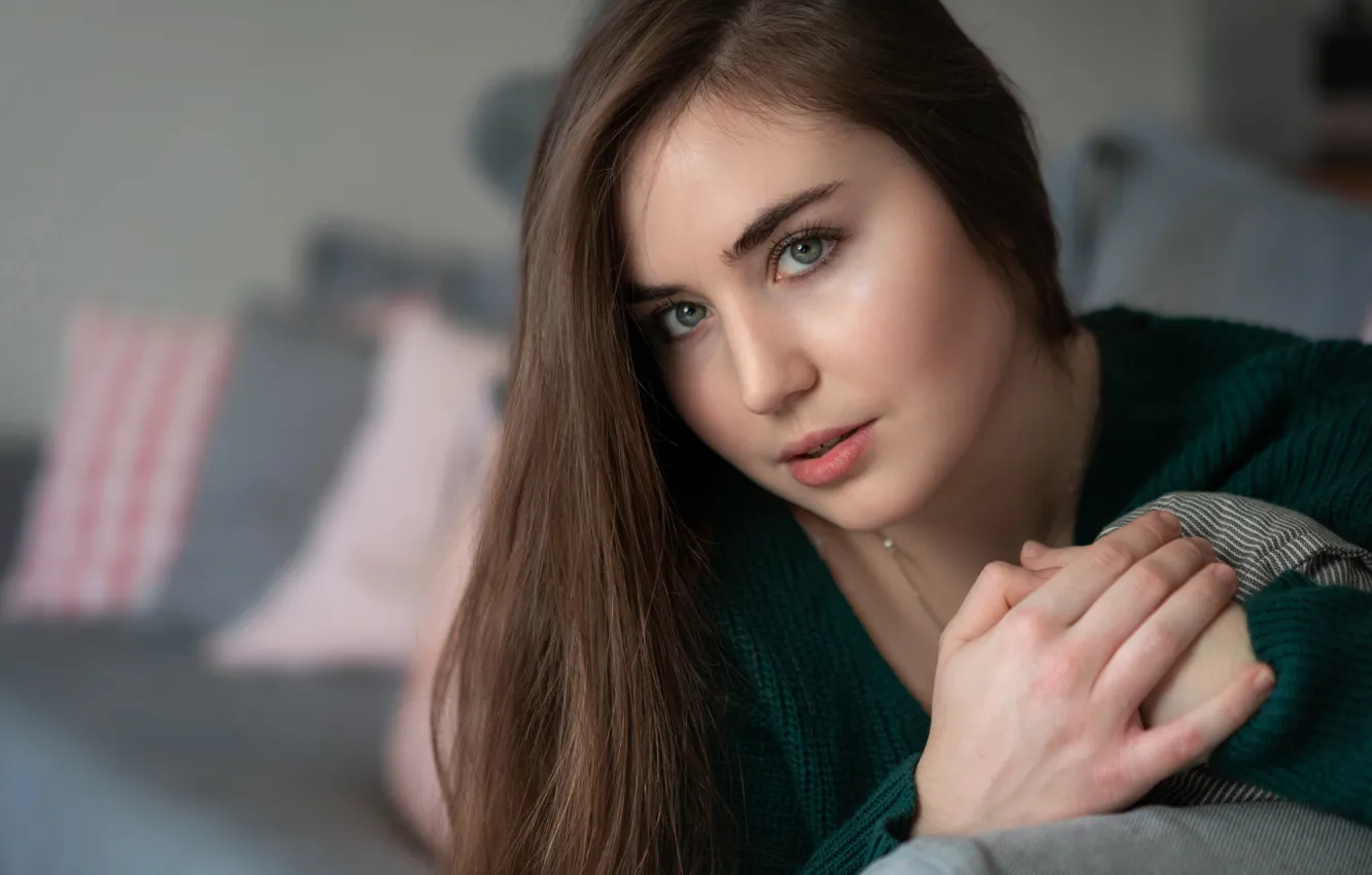 Фото обои взгляд, девушка, лицо, волосы, руки