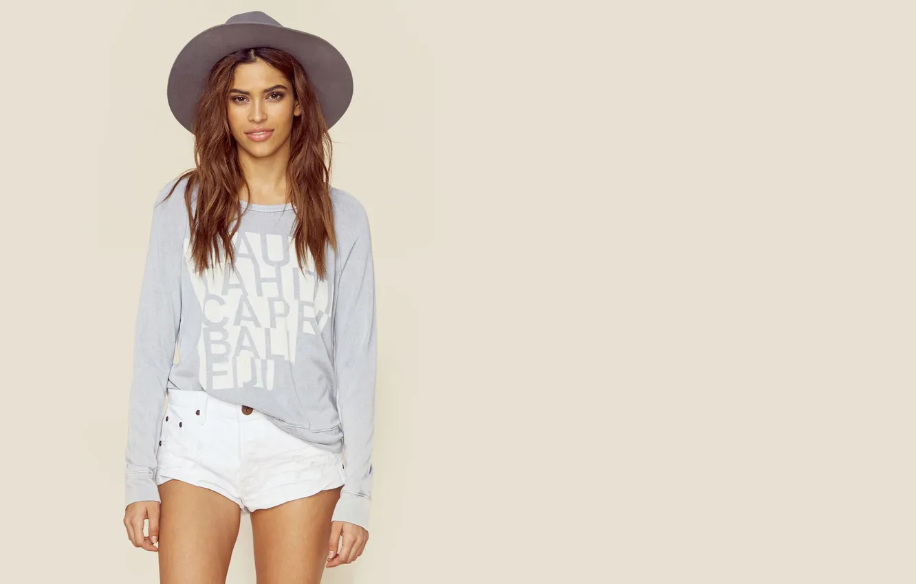 Фото обои sexy, shorts, hat, woman, young, beautiful, model, sweatshirt