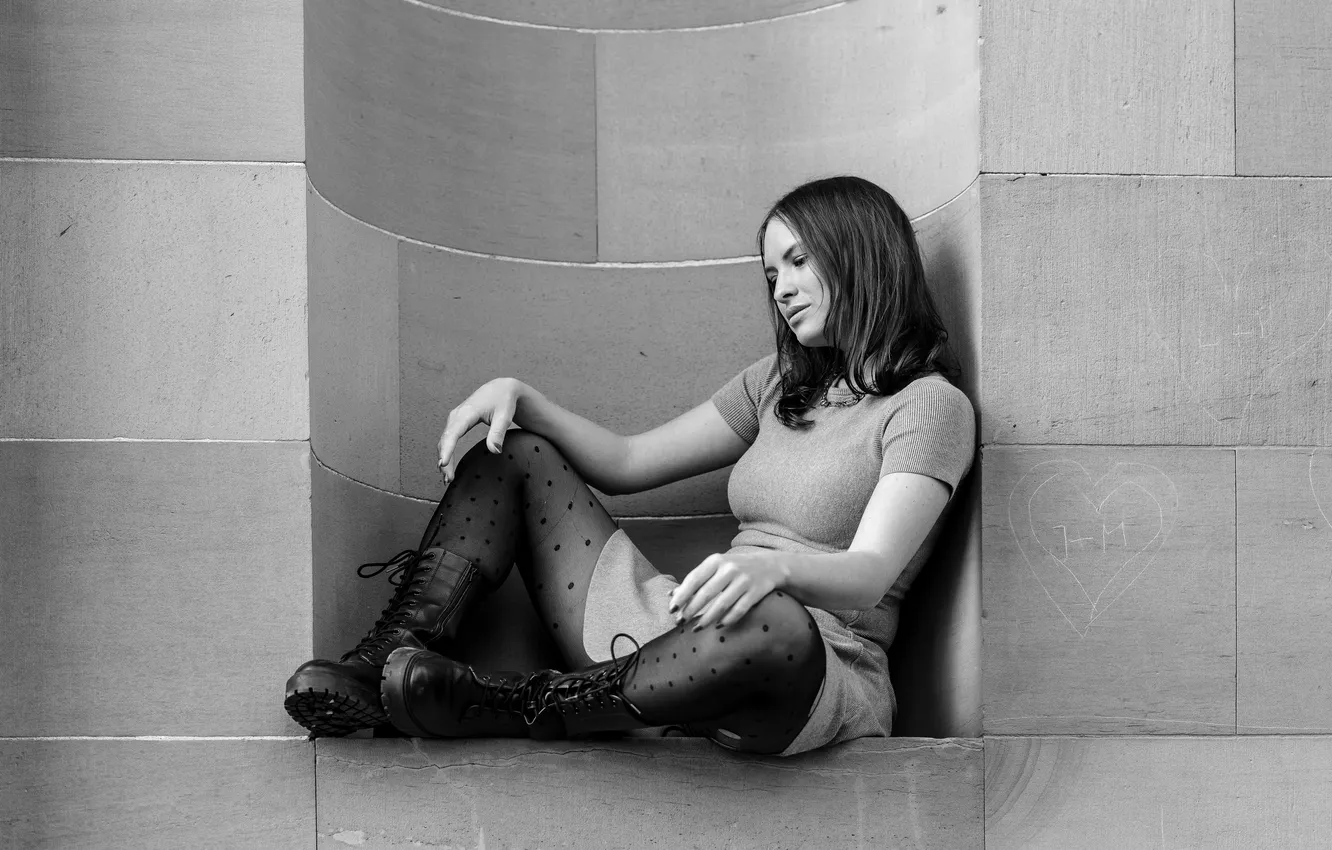 Фото обои wall, woman, thoughts