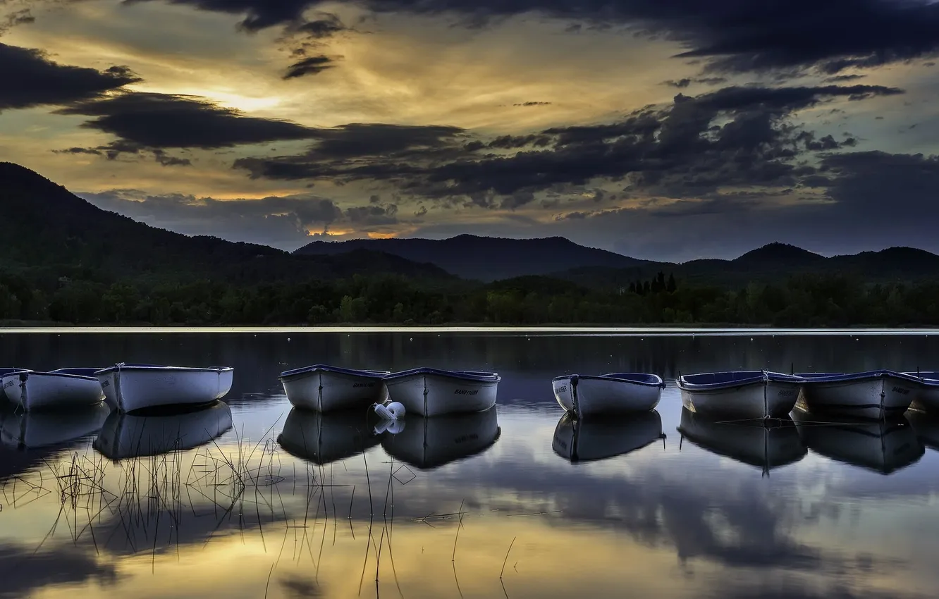 Фото обои ночь, озеро, лодки
