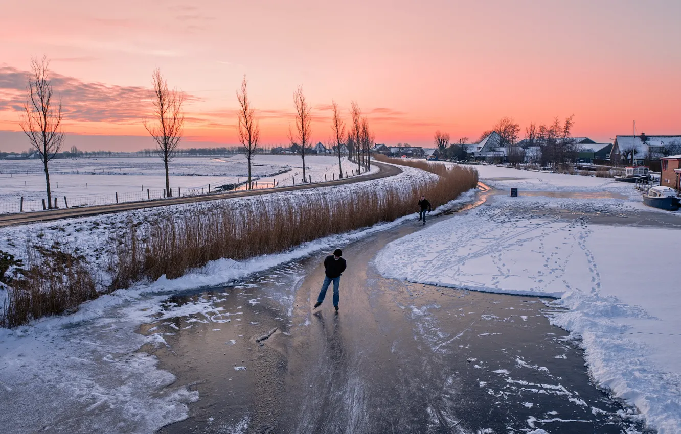 Фото обои зима, дорога, закат, дома, лёд