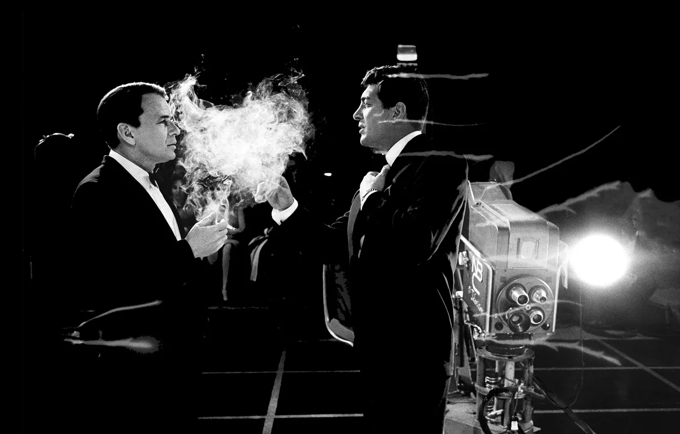Фото обои ретро, дым, камера, сигарета, мартин, мужчины, певец, телевидение