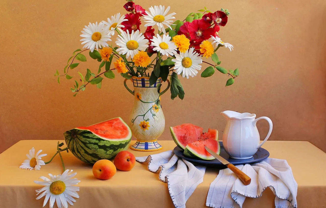 Фото обои цветы, стол, букет, арбуз, нож, ваза, кувшин, натюрморт