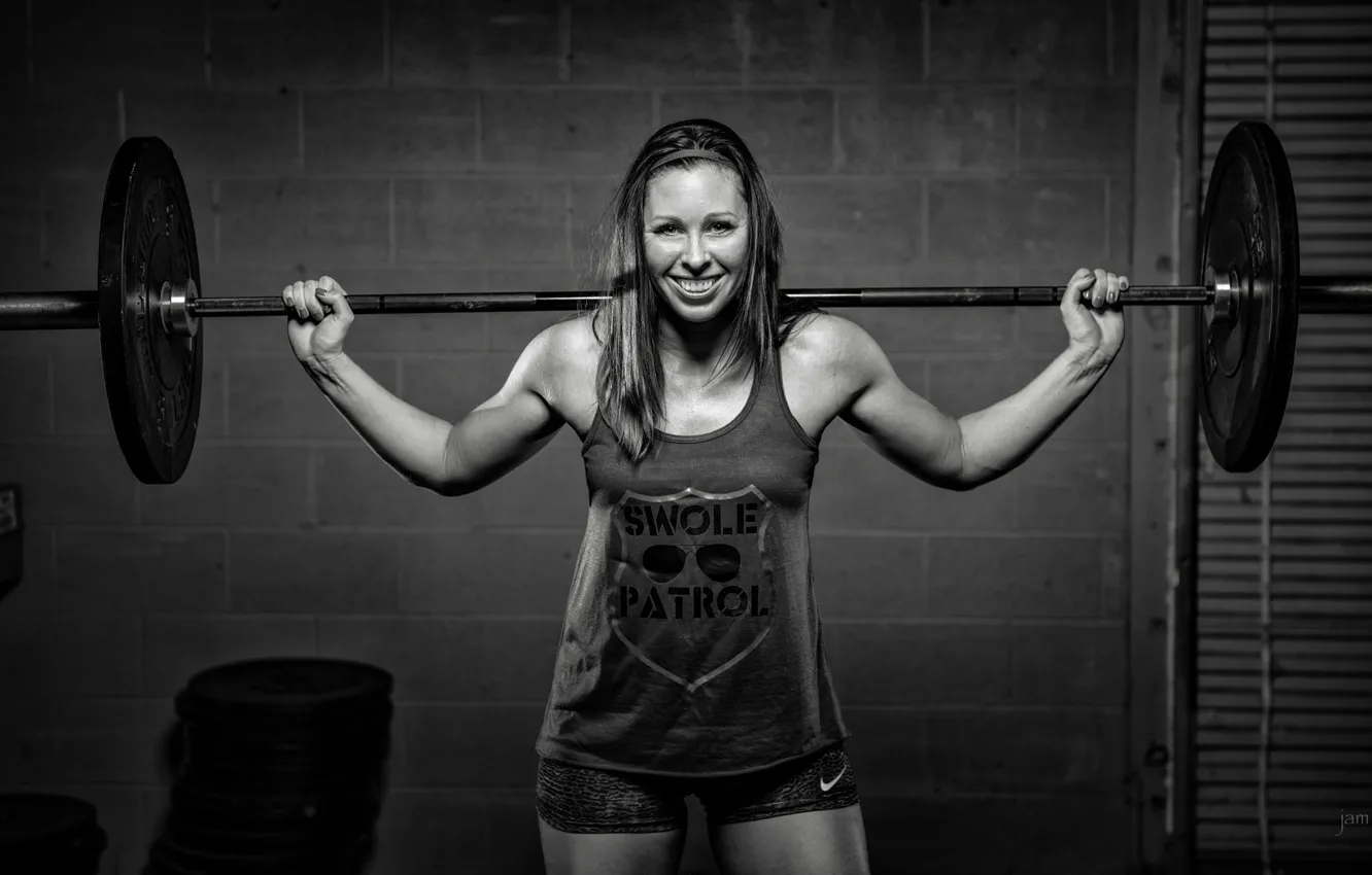 Фото обои smile, black and white, fitness, weight bar, weightlifter