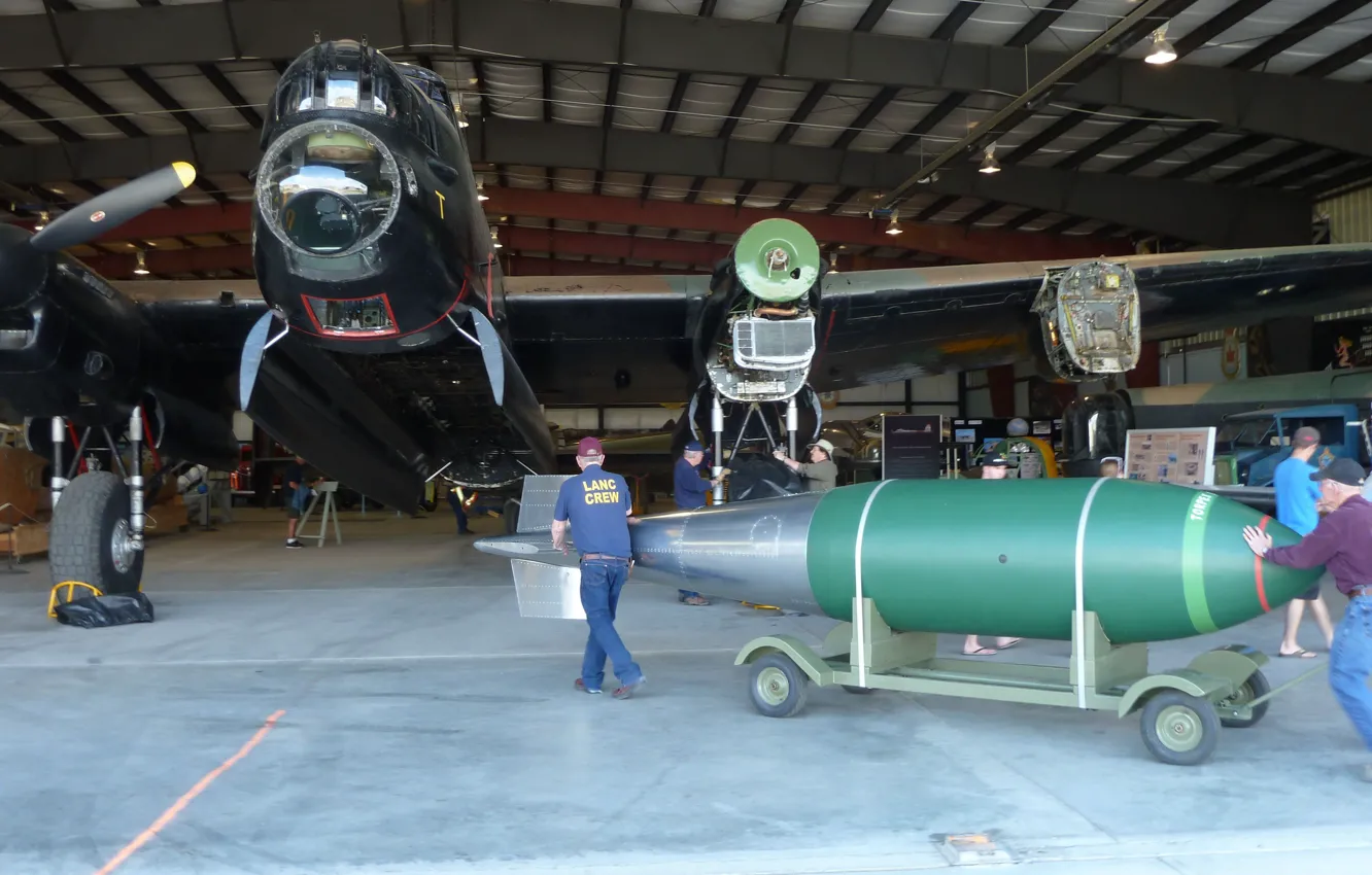 Фото обои canada, WW2, Lancaster, alberta, world war 2, tallboy bomb, Nanton, Nanton Alberta