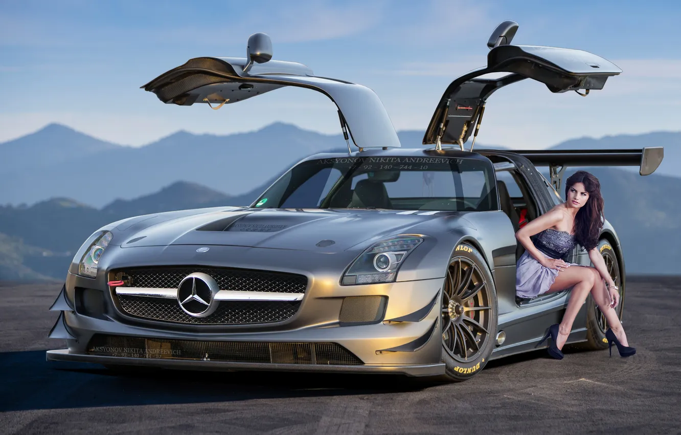 Фото обои девушка, горы, Mercedes-Benz, серебристый, горизонт, AMG, SLS, открытые двери
