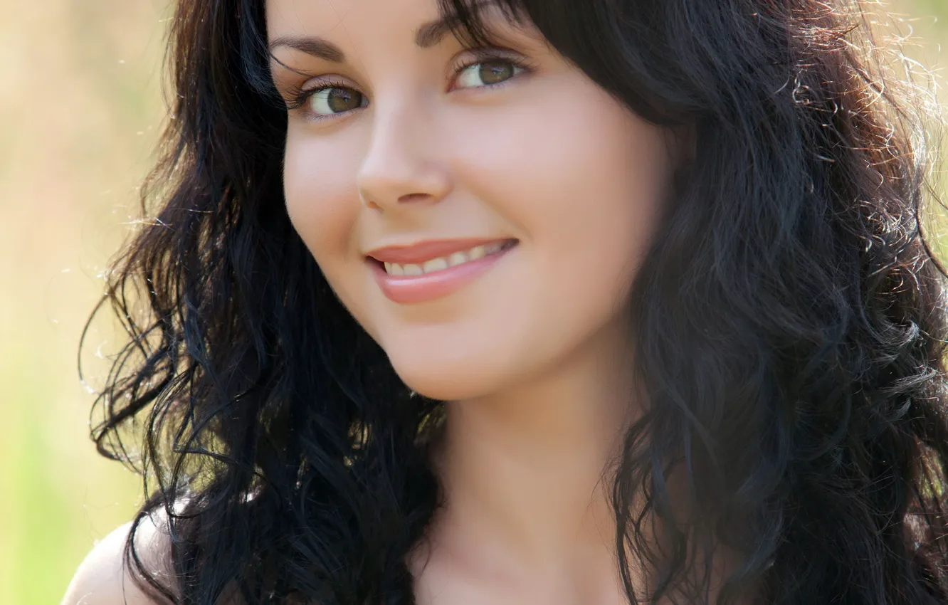 Фото обои девушка, улыбка, брюнетка, Mirelle a