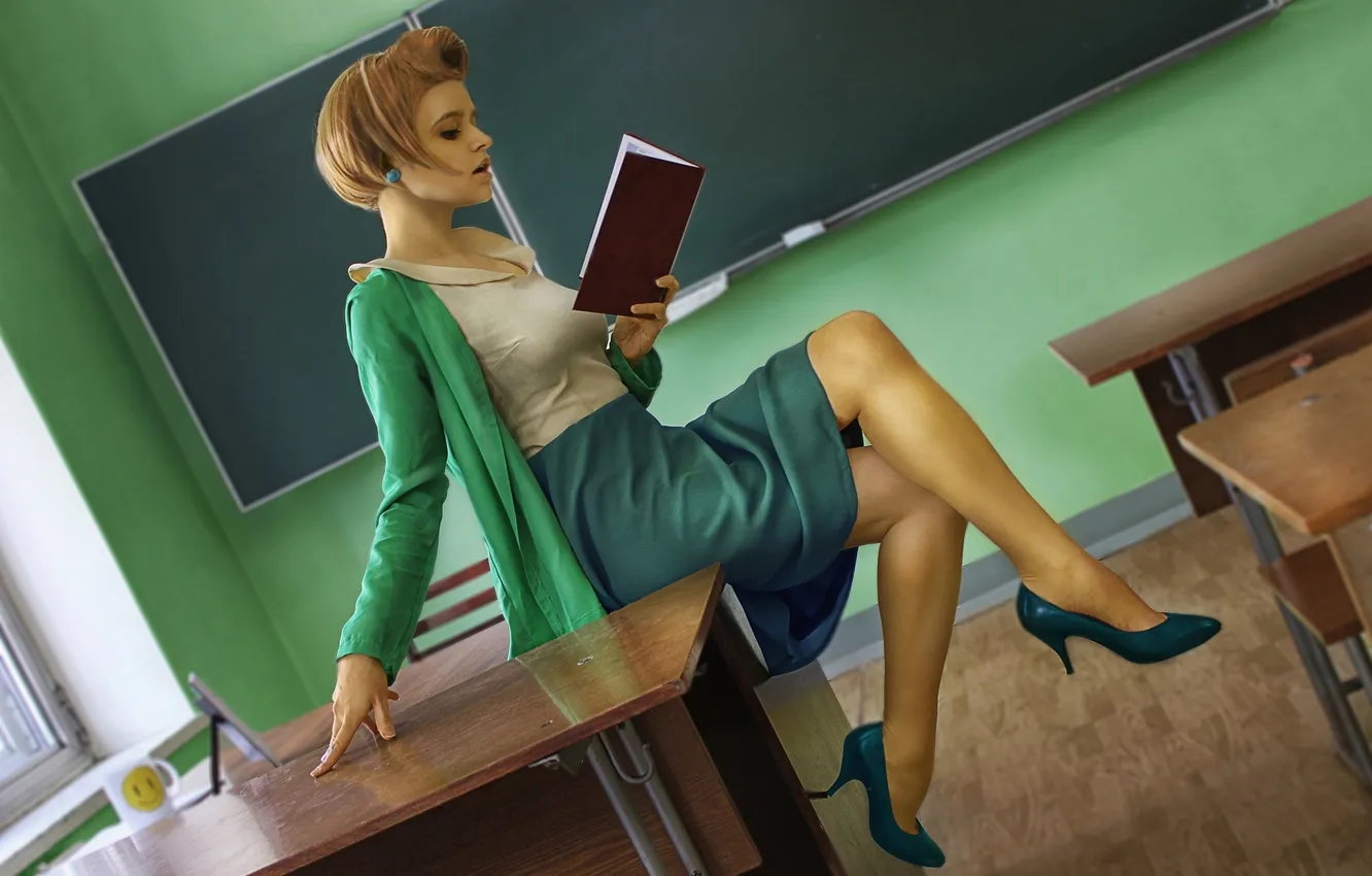 Фото обои girl, legs, model, cute, skirt, heels, adorable