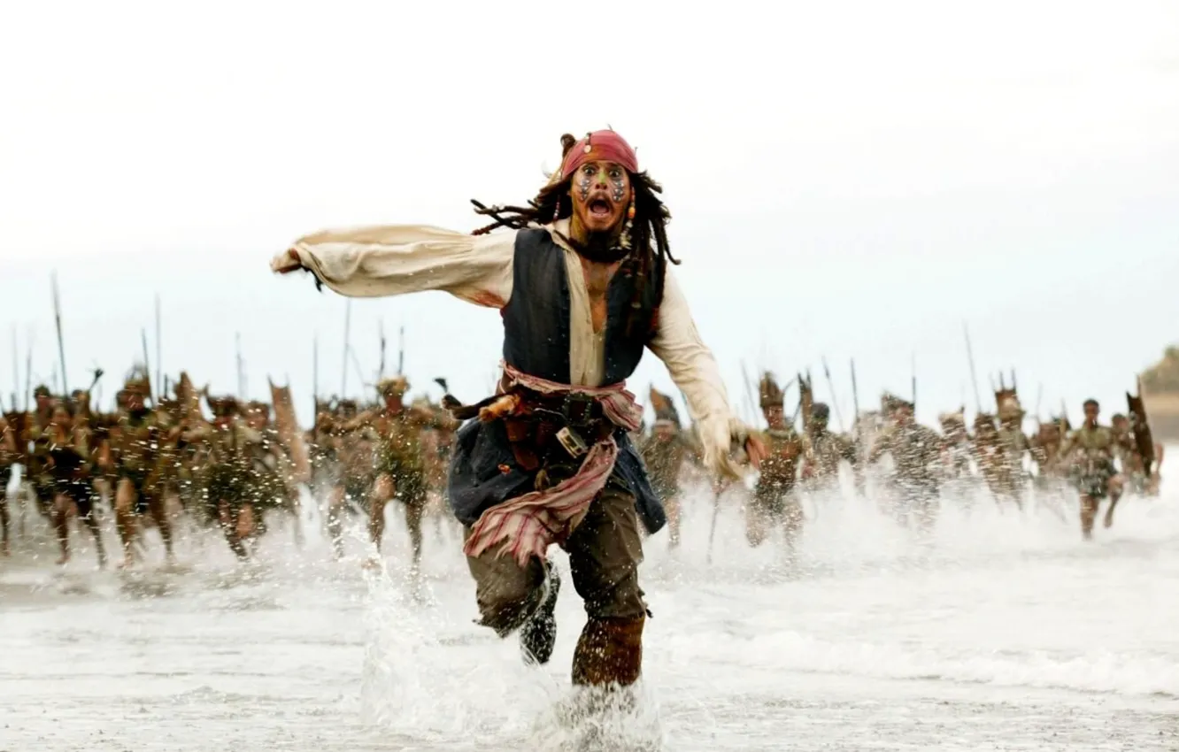 Фото обои Johnny Depp, Море, Бег, Джек Воробей, Пираты Карибского моря, Аборигены